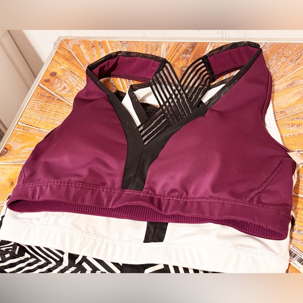 NWT Victoria’s Secret Mesh Detail Sports Bra Sz M - Picture 4 of 10